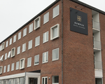 Kompas Hotel Aalborg, Wika Skilte, Facadeskilt med logo