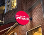 Lysskilt Cafe Peace